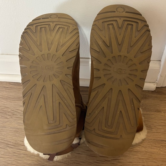 mini bailey bow uggs - Picture 5 of 6